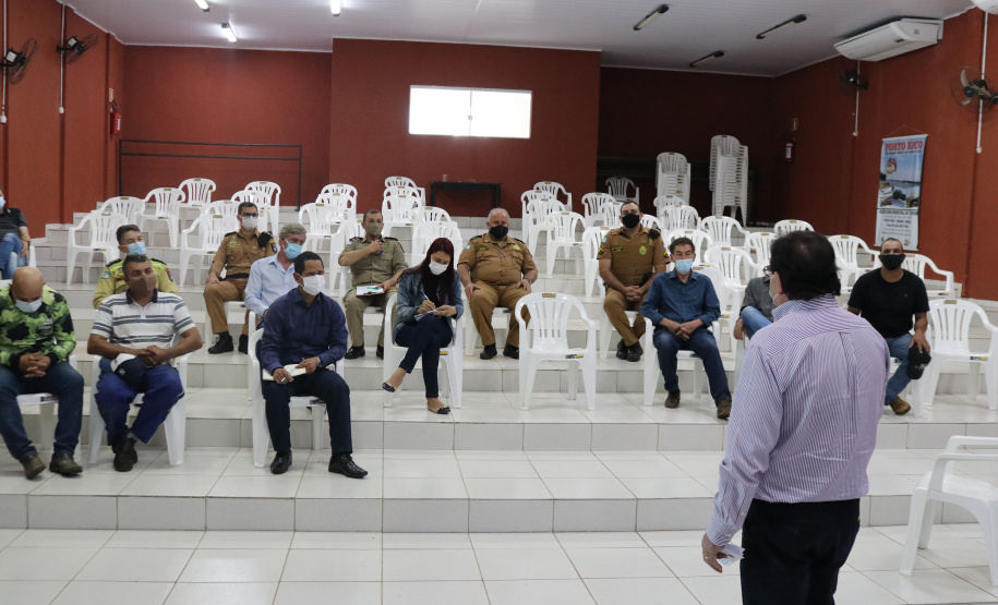 O secretário estadual da Segurança Pública, Romulo Marinho Soares, esteve no município de Porto Rico, no Noroeste do Paraná, nesta quinta-feira (5), para tratativas sobre o fluxo de trabalho das forças de segurança na região, com planejamento de reforço para os próximos feriados e final de semana, além da Operação Verão 2021-2022. Foto: SESP