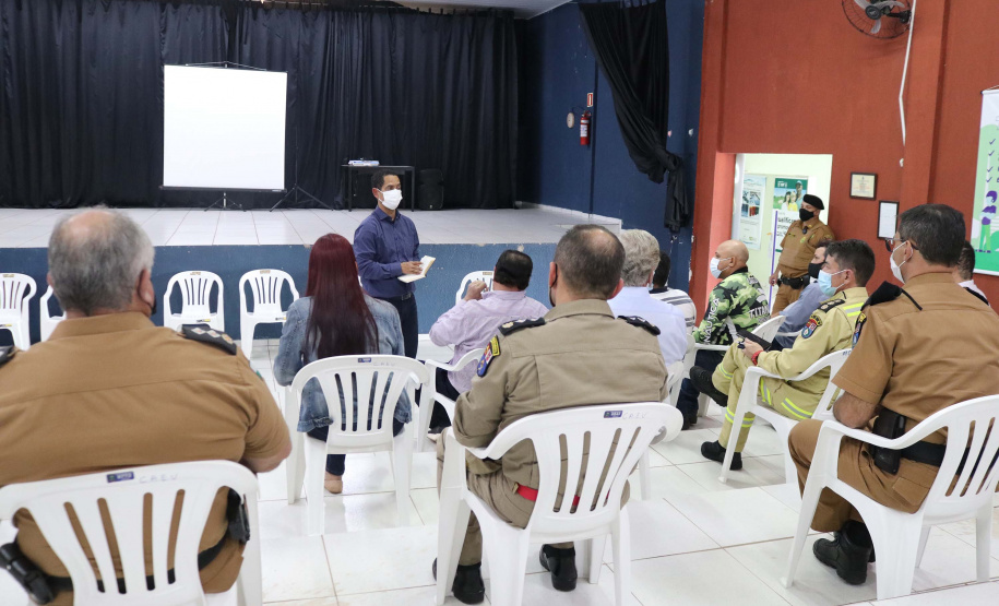 O secretário estadual da Segurança Pública, Romulo Marinho Soares, esteve no município de Porto Rico, no Noroeste do Paraná, nesta quinta-feira (5), para tratativas sobre o fluxo de trabalho das forças de segurança na região, com planejamento de reforço para os próximos feriados e final de semana, além da Operação Verão 2021-2022. Foto: SESP