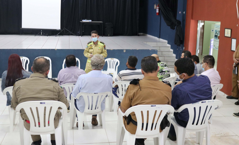 O secretário estadual da Segurança Pública, Romulo Marinho Soares, esteve no município de Porto Rico, no Noroeste do Paraná, nesta quinta-feira (5), para tratativas sobre o fluxo de trabalho das forças de segurança na região, com planejamento de reforço para os próximos feriados e final de semana, além da Operação Verão 2021-2022. Foto: SESP
