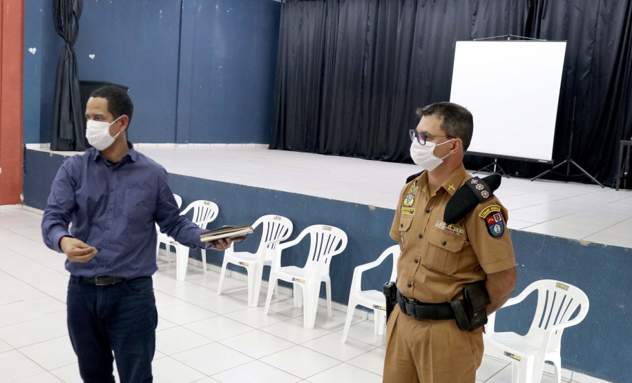 O secretário estadual da Segurança Pública, Romulo Marinho Soares, esteve no município de Porto Rico, no Noroeste do Paraná, nesta quinta-feira (5), para tratativas sobre o fluxo de trabalho das forças de segurança na região, com planejamento de reforço para os próximos feriados e final de semana, além da Operação Verão 2021-2022. Foto: SESP