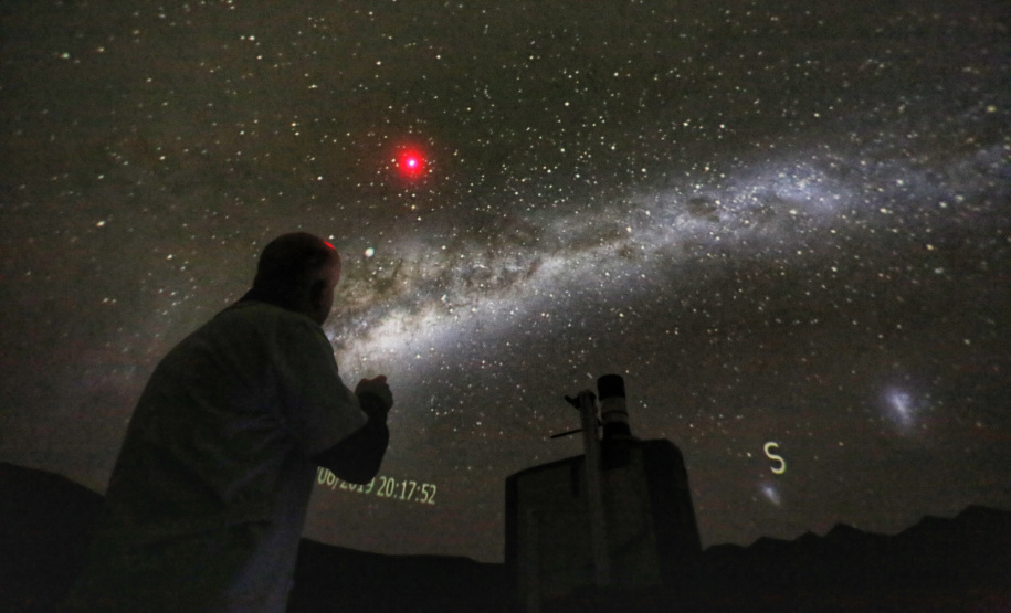 O Parque da Ciência Newton Freire Maia promove nesta sexta-feira (6) mais uma edição da série de lives Noites no Parque. O tema, desta vez, será "Júpiter e Saturno — Gigantes do Sistema Solar". Haverá transmissão em tempo real de imagens dos dois planetas (excepcionalmente proeminentes no céu neste mês de agosto) captadas por telescópios. Foto: José Fernando Ogura/AEN