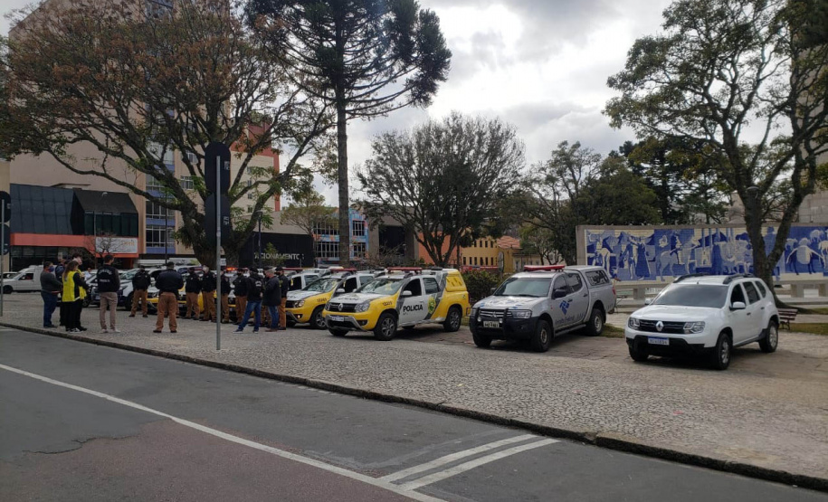 Três pessoas foram presas e mais de 860 cigarros eletrônicos e mais de 6 mil essências de narguilé foram apreendidos durante uma operação que envolveu a Ação Integrada de Fiscalização Urbana (AIFU), a Receita Federal, o Procon, a Secretaria de Justiça, Família e Trabalho (SEJUF) e a Secretaria Municipal do Urbanismo nesta quinta-feira (05/08)