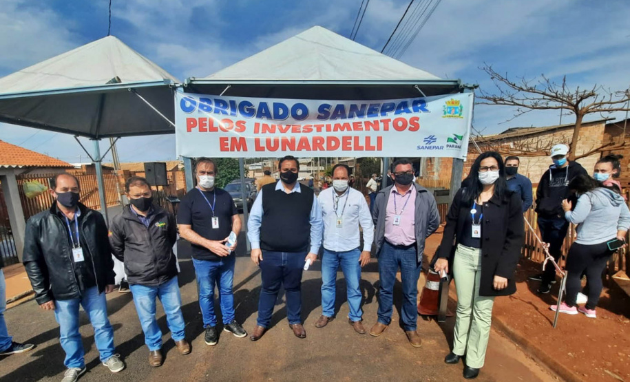 A Sanepar finalizou nesta quinta-feira (5) obras no valor de cerca de R$ 1,6 milhão em Lunardelli, no Vale do Ivaí. - Representantes da prefeitura e Sanepar comemoram conclusão de obras de água e esgoto -  Lunardelli, 05/08/2021  -  Foto: Sanepar