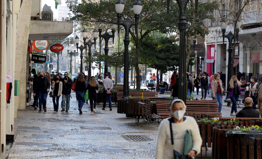 Comércio em Curitiba - Foto: Ari Dias/AEN