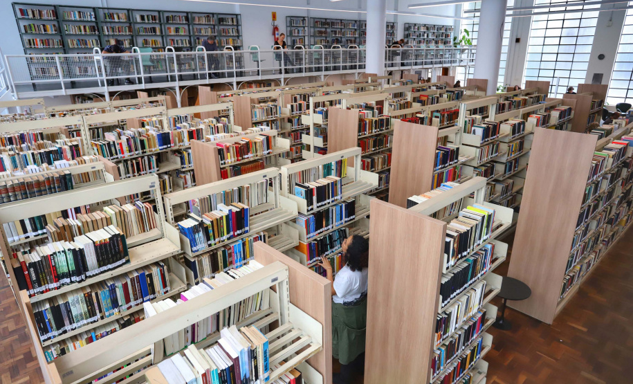 Biblioteca Pública reabre para público com 300 novos títulos disponíveis para empréstimo. Curitiba, 12/03/2019 - Foto: José Fernando Ogura/AEN