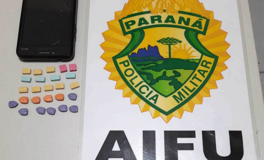 As equipes da Ação Integrada de Fiscalização Urbana (AIFU), coordenada pela Polícia Militar, fecharam cinco estabelecimentos comerciais e dispersaram mais de 800 pessoas durante abordagens em Curitiba. As ações começaram no início da noite de sexta-feira (06/08) e se extenderam até às cinco horas da manhã deste sábado (07/08) em diversos bairros da capital.  -  Curitiba, 07/08/2021 -  Foto: PMPR