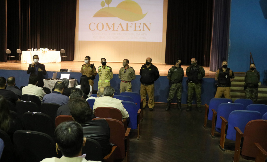 O secretário da Segurança Pública do Paraná,Romulo Marinho Soares, participou da Assembléia Geral de Prefeitos do Consórcio Intermunicipal da Apa Federal do Noroeste do Paraná (Comafen). A reunião ocorreu nesta sexta-feira (06/08), no município de Loanda, e contou com a presença do Deputado Estadual, Luiz Claudio Romanelli, e de prefeitos do noroeste e representantes locais para discutir melhorias na área da Segurança Pública. -  Loanda, 06/08/2021  -  Foto: SESP-PR