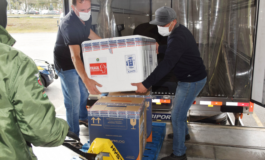 Chegada de vacinas   -  Foto: Américo Antonio/SESA