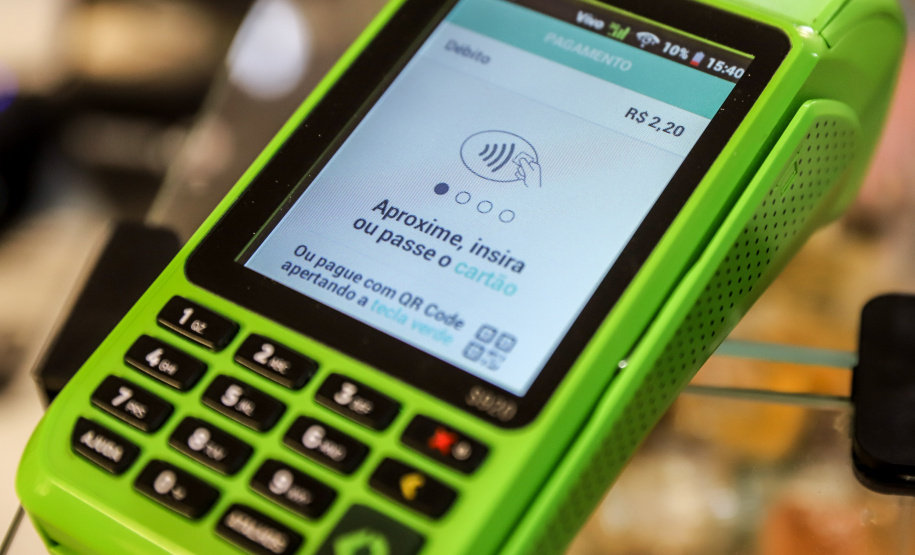 Procon Pagto aproximacao Segundo Procon, 76,8% desconhecem cuidados para pagamento com cartão de aproximaçãoFoto: Geraldo Bubniak/AEN