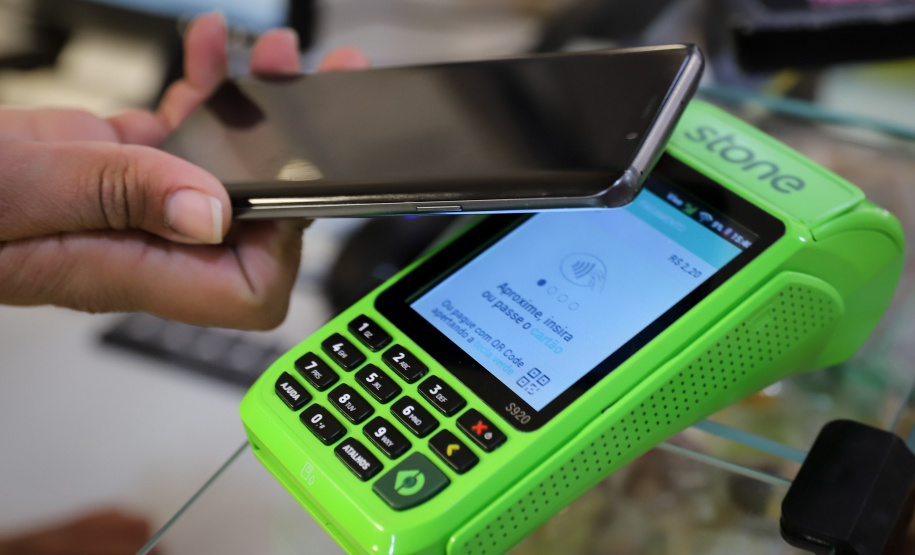 Procon Pagto aproximacao Segundo Procon, 76,8% desconhecem cuidados para pagamento com cartão de aproximaçãoFoto: Geraldo Bubniak/AEN