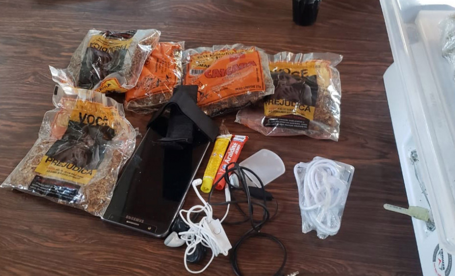 Uma operação de revista deflagrada pelo Departamento Penitenciário do Paraná na manhã desta segunda-feira (9), resultou na prisão de um agente penitenciário que tentava entrar com ilícitos na Colônia Penal Agroindustrial (CPAI), em Piraquara, na Região Metropolitana de Curitiba.   -  Curitiba, 09/08/2021  -  Foto: SESP-PR