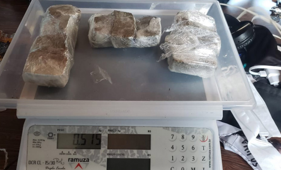 Uma operação de revista deflagrada pelo Departamento Penitenciário do Paraná na manhã desta segunda-feira (9), resultou na prisão de um agente penitenciário que tentava entrar com ilícitos na Colônia Penal Agroindustrial (CPAI), em Piraquara, na Região Metropolitana de Curitiba.   -  Curitiba, 09/08/2021  -  Foto: SESP-PR