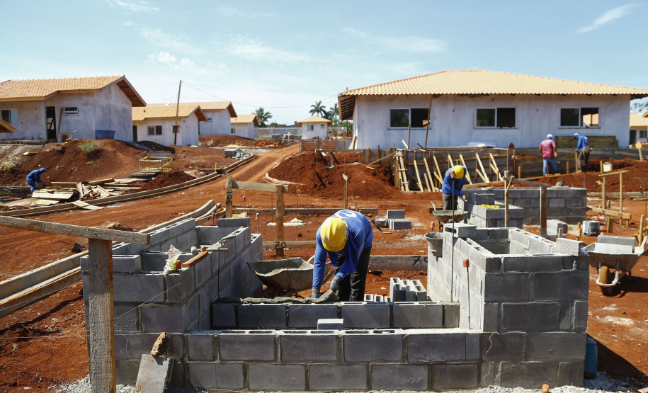 Termina nesta terça-feira (10) o prazo de inscrição para os interessados em morar em uma das 40 casas do Condomínio dos Idosos que o Governo do Estado está construindo em Foz do Iguaçu, na região Oeste. Podem participar da seleção pessoas a partir de 60 anos, com renda de um a seis salários mínimos e que não possuam casa própria.  -  curitiba, 09/08/2021  -  foto: Jonathan Campos/AEN