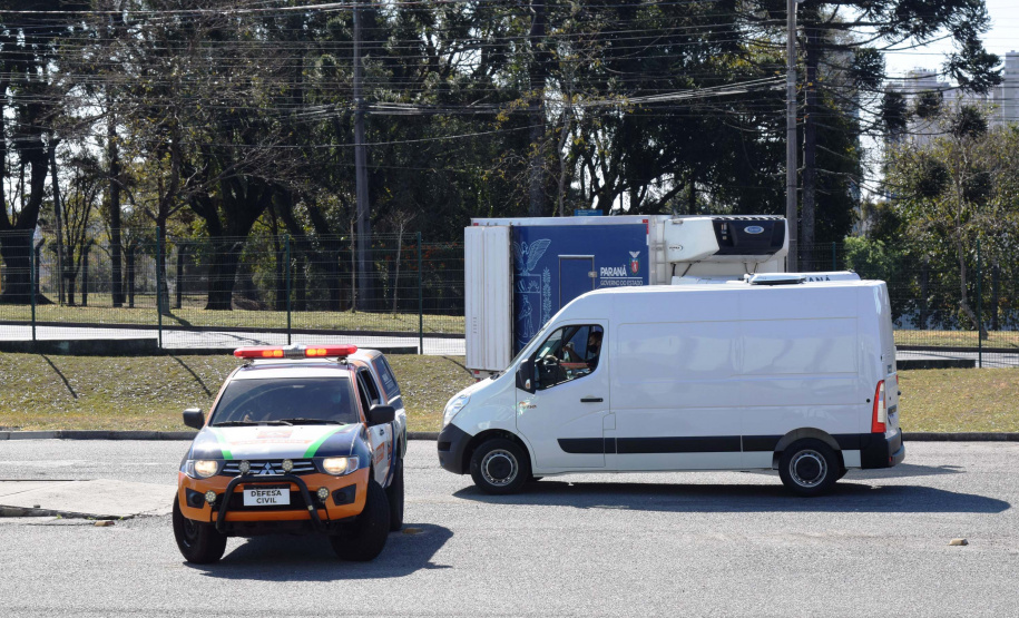 A Secretaria de Estado da Saúde (Sesa) recebeu na tarde desta segunda-feira (9) mais 67,6 mil vacinas contra a Covid-19. As doses da CoronaVac/Butantan fazem parte do lote com 209.170 vacinas para o Paraná, anunciadas pelo Ministério da Saúde no final da noite deste domingo (8). Foto: Américo Antonio/SESA