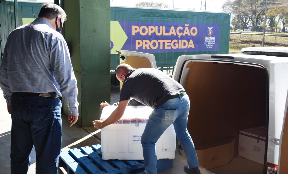 A Secretaria de Estado da Saúde (Sesa) recebeu na tarde desta segunda-feira (9) mais 67,6 mil vacinas contra a Covid-19. As doses da CoronaVac/Butantan fazem parte do lote com 209.170 vacinas para o Paraná, anunciadas pelo Ministério da Saúde no final da noite deste domingo (8). Foto: Américo Antonio/SESA