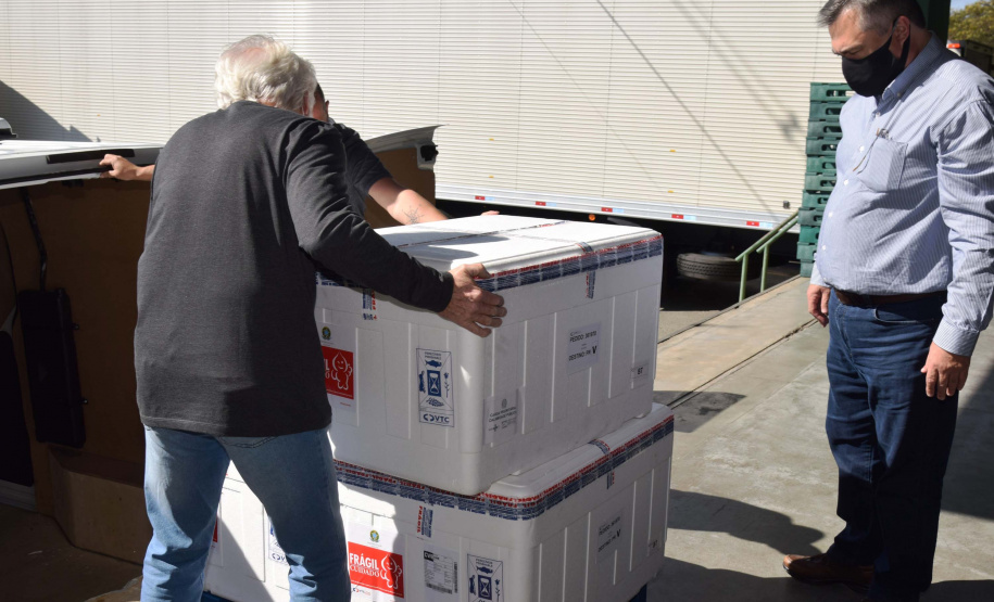 A Secretaria de Estado da Saúde (Sesa) recebeu na tarde desta segunda-feira (9) mais 67,6 mil vacinas contra a Covid-19. As doses da CoronaVac/Butantan fazem parte do lote com 209.170 vacinas para o Paraná, anunciadas pelo Ministério da Saúde no final da noite deste domingo (8). Foto: Américo Antonio/SESA