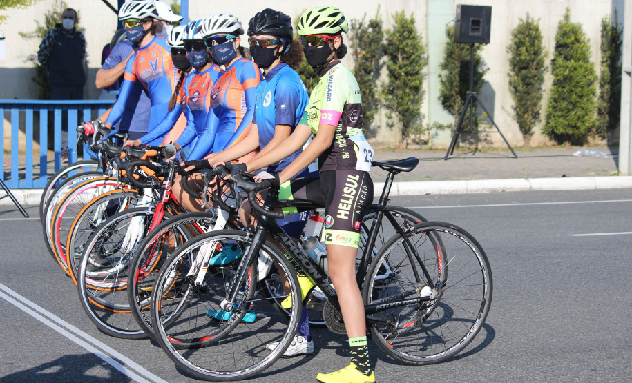 O Paraná foi o primeiro estado do país a retomar as competições escolares, com a realização da 67ª edição dos Jogos Escolares do Paraná (JEPS). O fim de semana contou com disputas presenciais do ciclismo, em Araucária, e do tênis de mesa, em Toledo. Somando as duas modalidades, 152 alunos-atletas participaram das provas. - Curitiba, 09/08/2021  -  Foto: Beto Pacheco/Paraná Esporte