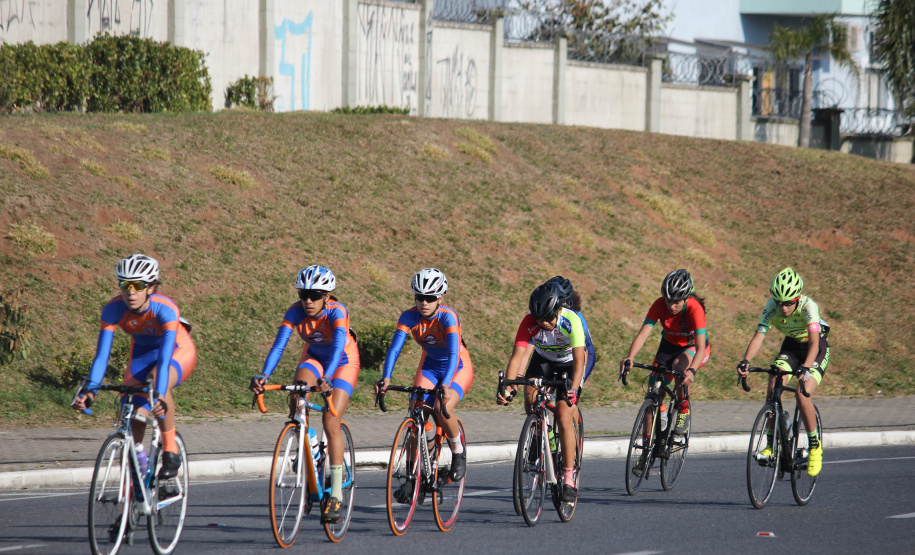 O Paraná foi o primeiro estado do país a retomar as competições escolares, com a realização da 67ª edição dos Jogos Escolares do Paraná (JEPS). O fim de semana contou com disputas presenciais do ciclismo, em Araucária, e do tênis de mesa, em Toledo. Somando as duas modalidades, 152 alunos-atletas participaram das provas. - Curitiba, 09/08/2021  -  Foto: Beto Pacheco/Paraná Esporte