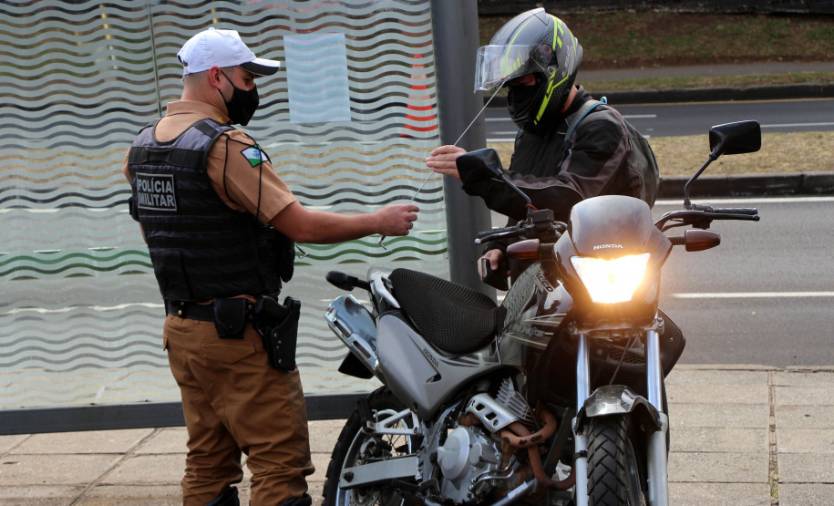 A moto é um dos veículos mais democráticos do brasileiro e alia custo benefício com praticidade num trânsito cada vez mais intenso no meio urbano.  -  Foto: Soldado Adilson Voinaski Afonso
