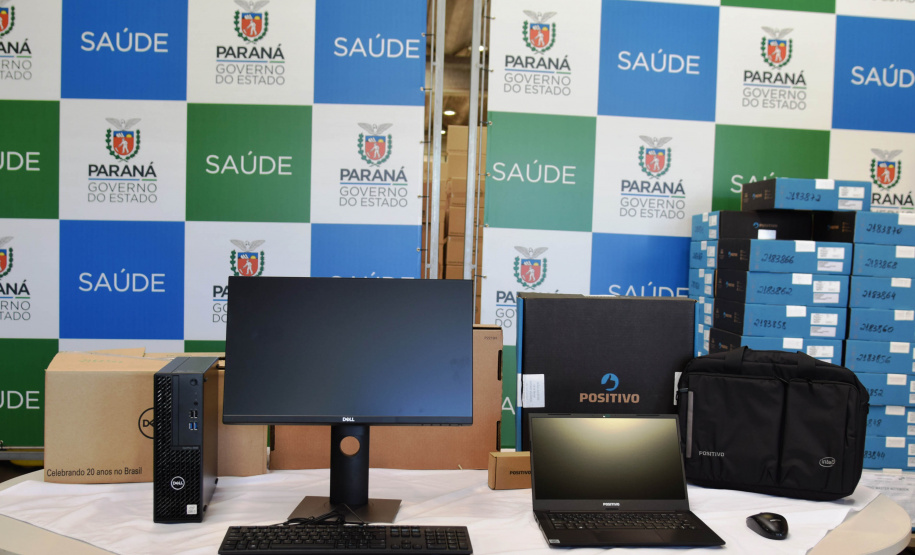 O Governo do Estado vai entregar 1.509 computadores para todas as unidades vinculadas à Secretaria de Estado da Saúde (Sesa), sendo 1.359 máquinas padrão desktop e 150 notebook?s.  -  Curitiba, 09/08/2021  -  Foto: Américo Antonio/SESA