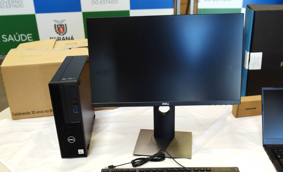O Governo do Estado vai entregar 1.509 computadores para todas as unidades vinculadas à Secretaria de Estado da Saúde (Sesa), sendo 1.359 máquinas padrão desktop e 150 notebook?s.  -  Curitiba, 09/08/2021  -  Foto: Américo Antonio/SESA