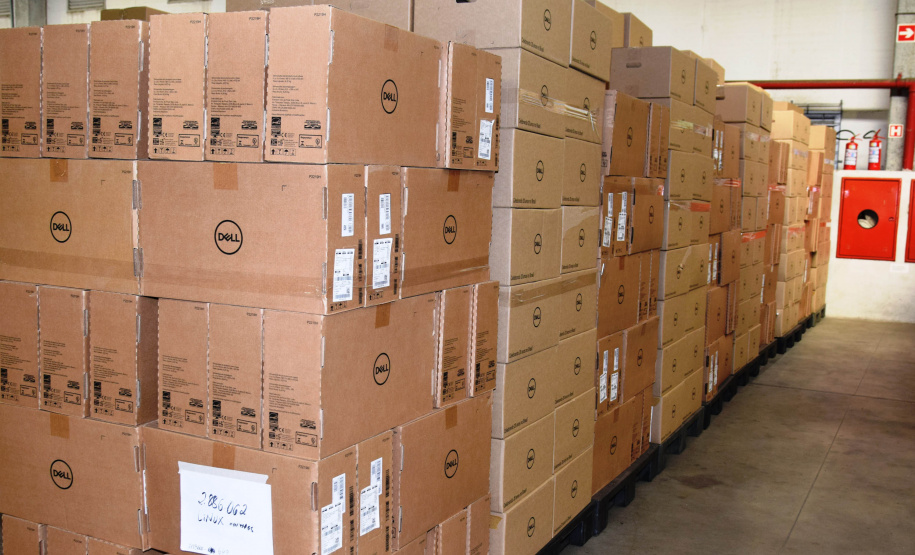 O Governo do Estado vai entregar 1.509 computadores para todas as unidades vinculadas à Secretaria de Estado da Saúde (Sesa), sendo 1.359 máquinas padrão desktop e 150 notebook?s.  -  Curitiba, 09/08/2021  -  Foto: Américo Antonio/SESA