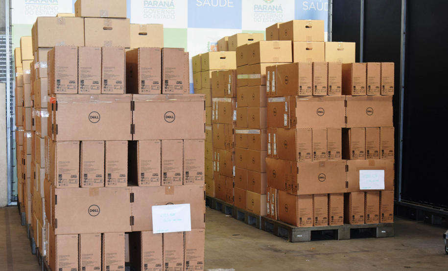 O Governo do Estado vai entregar 1.509 computadores para todas as unidades vinculadas à Secretaria de Estado da Saúde (Sesa), sendo 1.359 máquinas padrão desktop e 150 notebook?s.  -  Curitiba, 09/08/2021  -  Foto: Américo Antonio/SESA