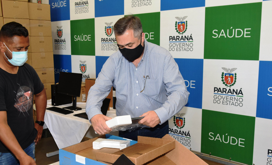 O Governo do Estado vai entregar 1.509 computadores para todas as unidades vinculadas à Secretaria de Estado da Saúde (Sesa), sendo 1.359 máquinas padrão desktop e 150 notebook?s.  -  Curitiba, 09/08/2021  -  Foto: Américo Antonio/SESA