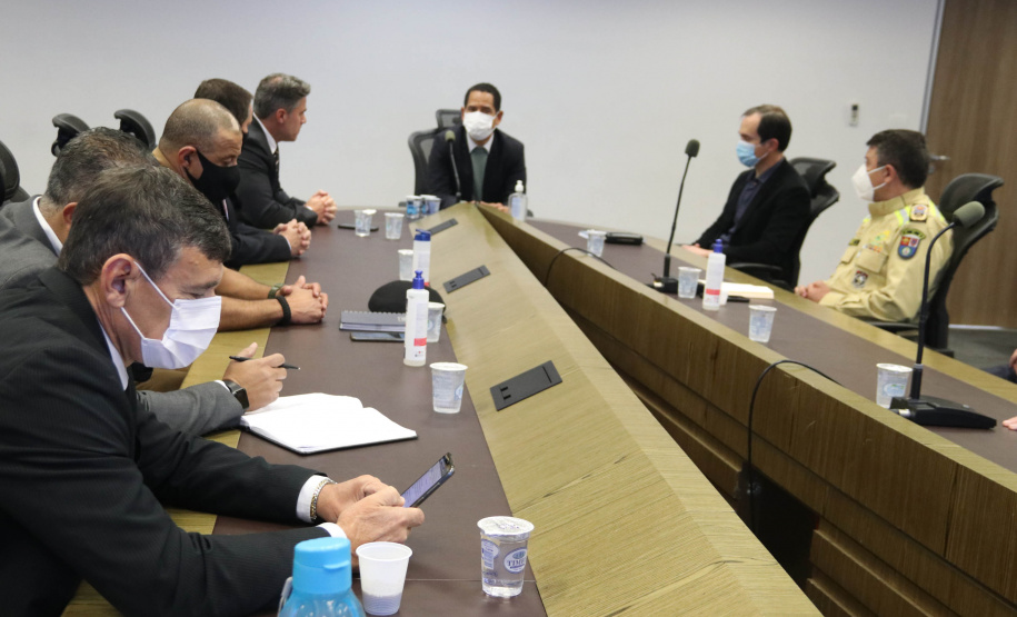 A Secretaria da Segurança Pública do Paraná (Sesp) recebeu, na manhã desta segunda-feira (09/08), a visita do Secretário de Operações Integradas (SEOPI) do Ministério da Justiça, Alfredo de Souza Lima Coelho Carrijo, para conhecer a estrutura da Pasta e fazer uma reunião técnica com intuito de reforçar a integração com o estado do Paraná. - Curitiba, 09/08/2021  -  Foto: SESP-PR