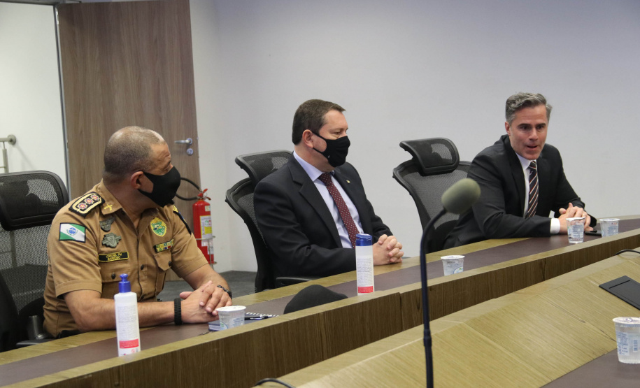 A Secretaria da Segurança Pública do Paraná (Sesp) recebeu, na manhã desta segunda-feira (09/08), a visita do Secretário de Operações Integradas (SEOPI) do Ministério da Justiça, Alfredo de Souza Lima Coelho Carrijo, para conhecer a estrutura da Pasta e fazer uma reunião técnica com intuito de reforçar a integração com o estado do Paraná. - Curitiba, 09/08/2021  -  Foto: SESP-PR