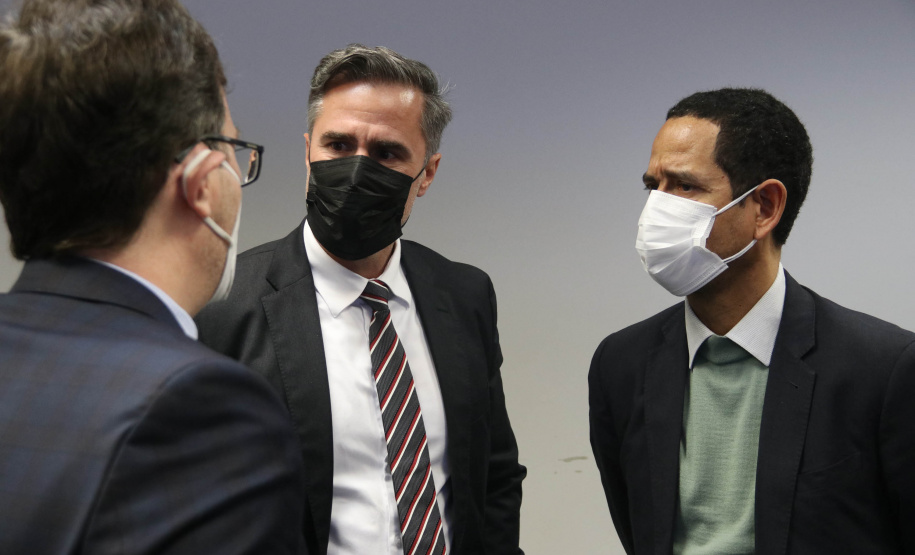 A Secretaria da Segurança Pública do Paraná (Sesp) recebeu, na manhã desta segunda-feira (09/08), a visita do Secretário de Operações Integradas (SEOPI) do Ministério da Justiça, Alfredo de Souza Lima Coelho Carrijo, para conhecer a estrutura da Pasta e fazer uma reunião técnica com intuito de reforçar a integração com o estado do Paraná. - Curitiba, 09/08/2021  -  Foto: SESP-PR