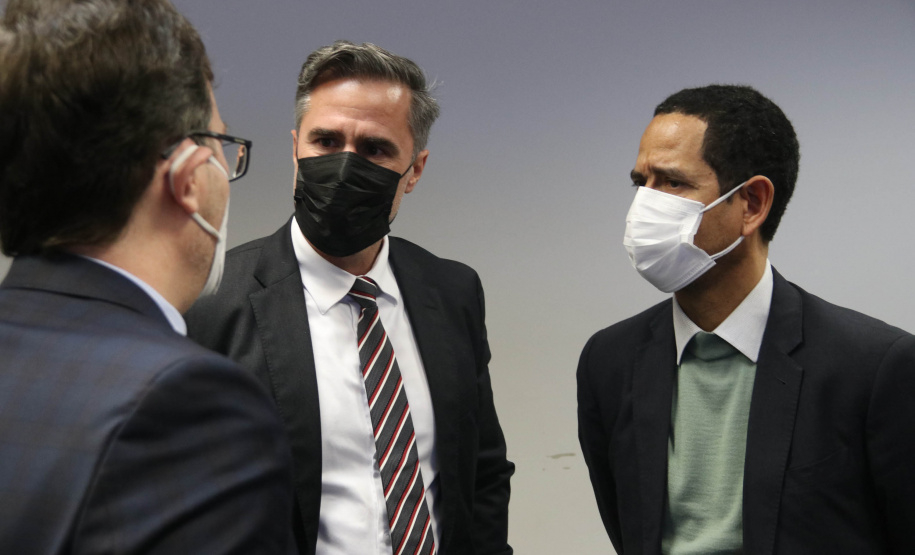 A Secretaria da Segurança Pública do Paraná (Sesp) recebeu, na manhã desta segunda-feira (09/08), a visita do Secretário de Operações Integradas (SEOPI) do Ministério da Justiça, Alfredo de Souza Lima Coelho Carrijo, para conhecer a estrutura da Pasta e fazer uma reunião técnica com intuito de reforçar a integração com o estado do Paraná. - Curitiba, 09/08/2021  -  Foto: SESP-PR