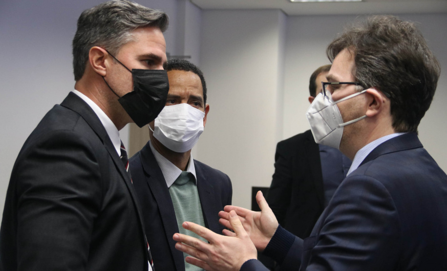 A Secretaria da Segurança Pública do Paraná (Sesp) recebeu, na manhã desta segunda-feira (09/08), a visita do Secretário de Operações Integradas (SEOPI) do Ministério da Justiça, Alfredo de Souza Lima Coelho Carrijo, para conhecer a estrutura da Pasta e fazer uma reunião técnica com intuito de reforçar a integração com o estado do Paraná. - Curitiba, 09/08/2021  -  Foto: SESP-PR