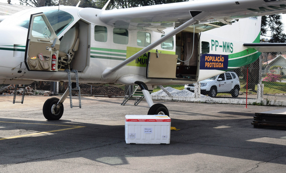 O Governo do Estado iniciou a distribuição de 212.070 vacinas contra a Covid-19 para as 22 Regionais de Saúde do Paraná nesta terça-feira (10). Ao todo, são 167.970 primeiras doses (D1) da 36ª remessa do Ministério da Saúde, que chegaram ao Estado nesta segunda-feira (9), e 44.100 segundas aplicações (D2) referente à 31ª pauta.  -  Curitiba, 10/08/2021  -  Foto: Américo Antonio/SESA
