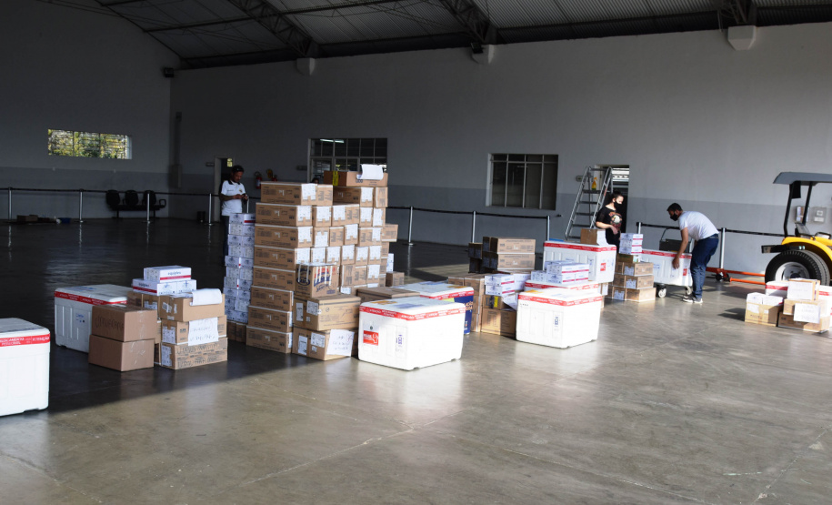 O Governo do Estado iniciou a distribuição de 212.070 vacinas contra a Covid-19 para as 22 Regionais de Saúde do Paraná nesta terça-feira (10). Ao todo, são 167.970 primeiras doses (D1) da 36ª remessa do Ministério da Saúde, que chegaram ao Estado nesta segunda-feira (9), e 44.100 segundas aplicações (D2) referente à 31ª pauta.  -  Curitiba, 10/08/2021  -  Foto: Américo Antonio/SESA