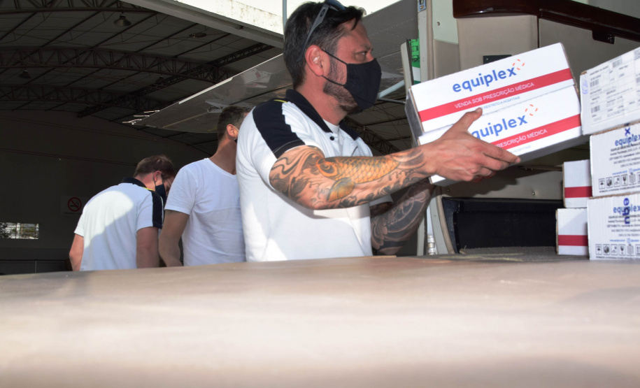 O Governo do Estado iniciou a distribuição de 212.070 vacinas contra a Covid-19 para as 22 Regionais de Saúde do Paraná nesta terça-feira (10). Ao todo, são 167.970 primeiras doses (D1) da 36ª remessa do Ministério da Saúde, que chegaram ao Estado nesta segunda-feira (9), e 44.100 segundas aplicações (D2) referente à 31ª pauta.  -  Curitiba, 10/08/2021  -  Foto: Américo Antonio/SESA