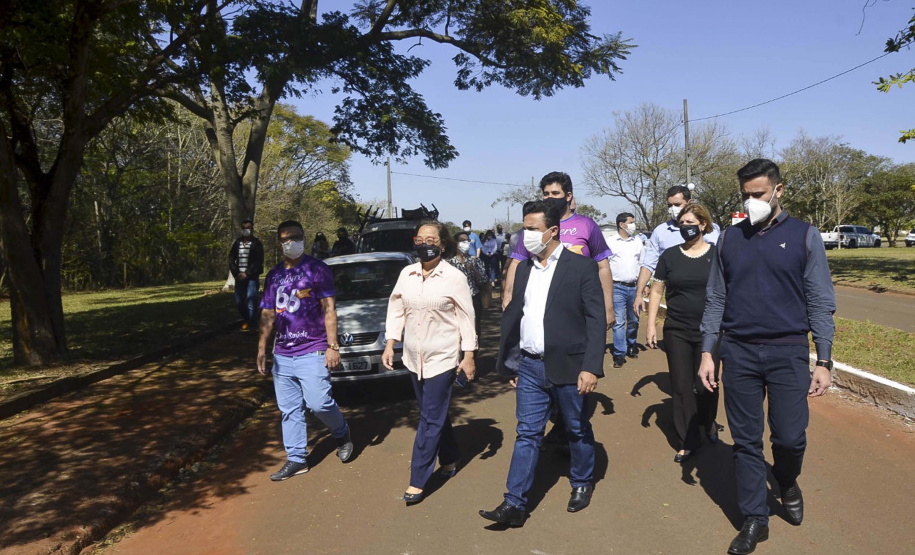 O descerramento de duas placas, uma sobre a data comemorativa em si e outra alusiva ao início do curso de Física Médica, marcou hoje (9) as celebrações oficiais sobre os 30 anos do Câmpus Regional de Goioerê (CRG) da Universidade Estadual de Maringá (UEM). Foto:Assessoria de Imprensa da Prefeitura de Goioerê