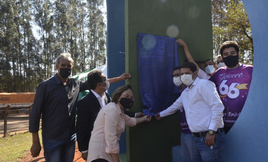 O descerramento de duas placas, uma sobre a data comemorativa em si e outra alusiva ao início do curso de Física Médica, marcou hoje (9) as celebrações oficiais sobre os 30 anos do Câmpus Regional de Goioerê (CRG) da Universidade Estadual de Maringá (UEM). Foto:Assessoria de Imprensa da Prefeitura de Goioerê