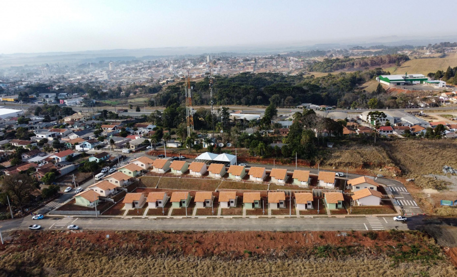 O governador Carlos Massa Ratinho Junior entrega nesta terça-feira (10) as chaves de 25 casas populares do Residencial Vila Torres a famílias de Prudentópolis, na região Centro-Sul do Paraná. Foto: Jonathan Campos/AEN