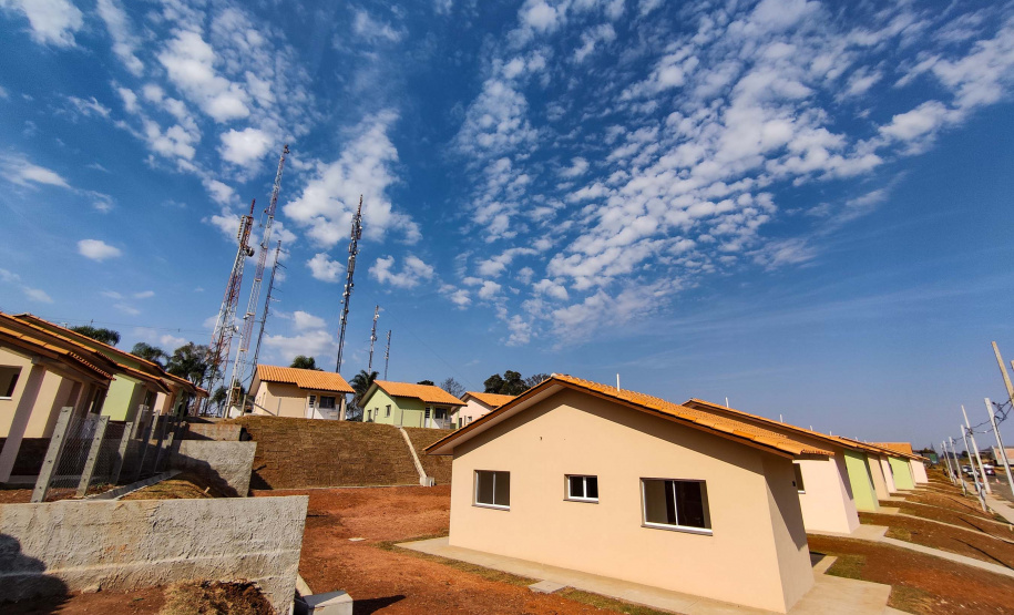 O governador Carlos Massa Ratinho Junior entrega nesta terça-feira (10) as chaves de 25 casas populares do Residencial Vila Torres a famílias de Prudentópolis, na região Centro-Sul do Paraná. Foto: Jonathan Campos/AEN