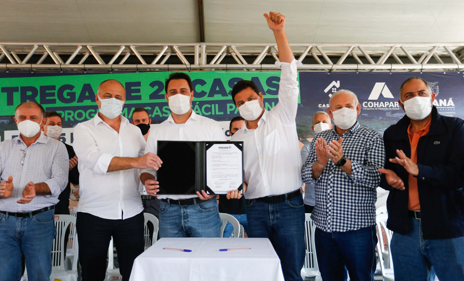 O governador Carlos Massa Ratinho Junior entrega nesta terça-feira (10) as chaves de 25 casas populares do Residencial Vila Torres a famílias de Prudentópolis, na região Centro-Sul do Paraná. Foto: Jonathan Campos/AEN