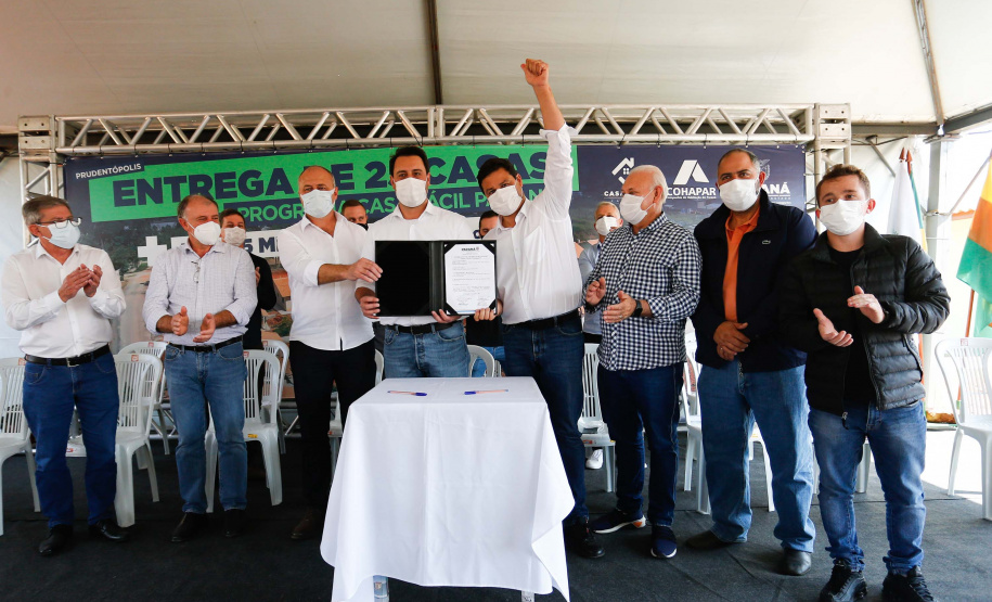 O governador Carlos Massa Ratinho Junior entrega nesta terça-feira (10) as chaves de 25 casas populares do Residencial Vila Torres a famílias de Prudentópolis, na região Centro-Sul do Paraná. Foto: Jonathan Campos/AEN