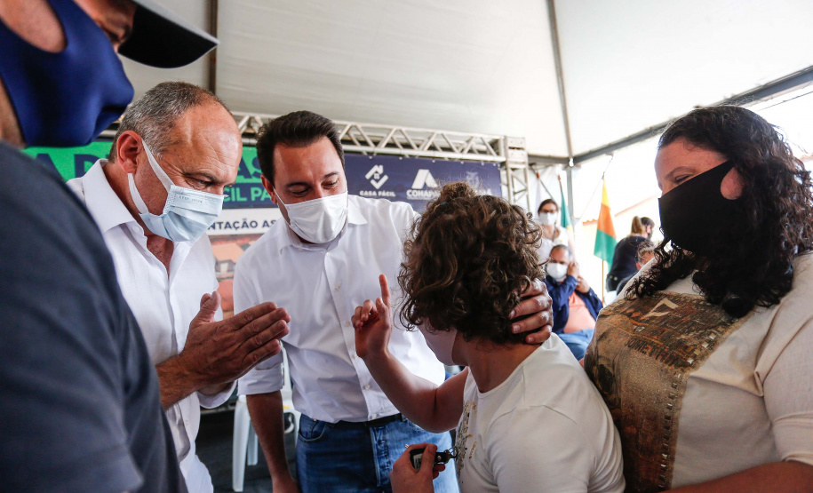 O governador Carlos Massa Ratinho Junior entrega nesta terça-feira (10) as chaves de 25 casas populares do Residencial Vila Torres a famílias de Prudentópolis, na região Centro-Sul do Paraná. Foto: Jonathan Campos/AEN