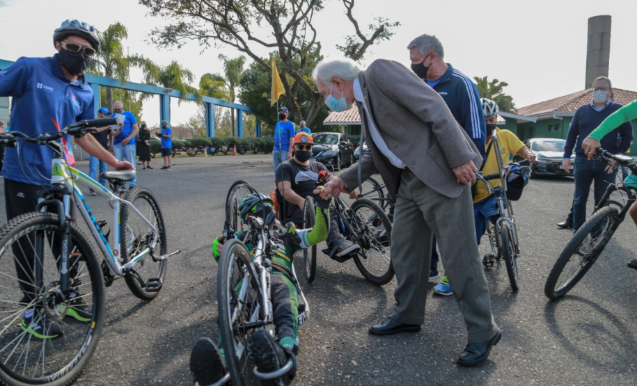 O Governo do Estado lança nesta terça-feira (10) o Programa Pedala Paraná. O vice-governador Darci Piana, a primeira-dama Luciana Saito Massa, o superintendente do Esporte, Helio Wirbiski, e o secretário de Estado da Saúde, Beto Preto, participam da cerimônia, que também reunirá ciclistas e a comunidade esportiva.Foto: Valdelino Pontes