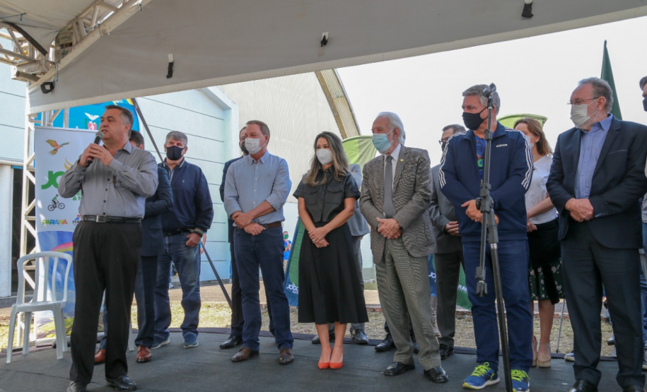 O Governo do Estado lança nesta terça-feira (10) o Programa Pedala Paraná. O vice-governador Darci Piana, a primeira-dama Luciana Saito Massa, o superintendente do Esporte, Helio Wirbiski, e o secretário de Estado da Saúde, Beto Preto, participam da cerimônia, que também reunirá ciclistas e a comunidade esportiva.Foto: Valdelino Pontes