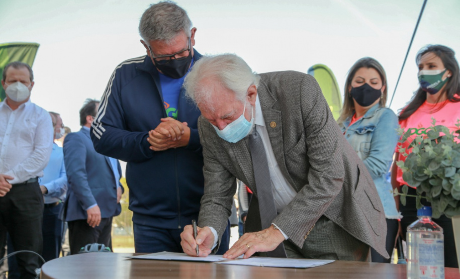 O Governo do Estado lança nesta terça-feira (10) o Programa Pedala Paraná. O vice-governador Darci Piana, a primeira-dama Luciana Saito Massa, o superintendente do Esporte, Helio Wirbiski, e o secretário de Estado da Saúde, Beto Preto, participam da cerimônia, que também reunirá ciclistas e a comunidade esportiva.Foto: Valdelino Pontes