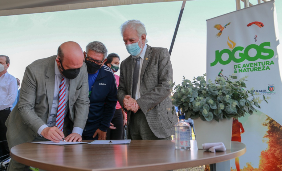 O Governo do Estado lança nesta terça-feira (10) o Programa Pedala Paraná. O vice-governador Darci Piana, a primeira-dama Luciana Saito Massa, o superintendente do Esporte, Helio Wirbiski, e o secretário de Estado da Saúde, Beto Preto, participam da cerimônia, que também reunirá ciclistas e a comunidade esportiva.Foto: Valdelino Pontes