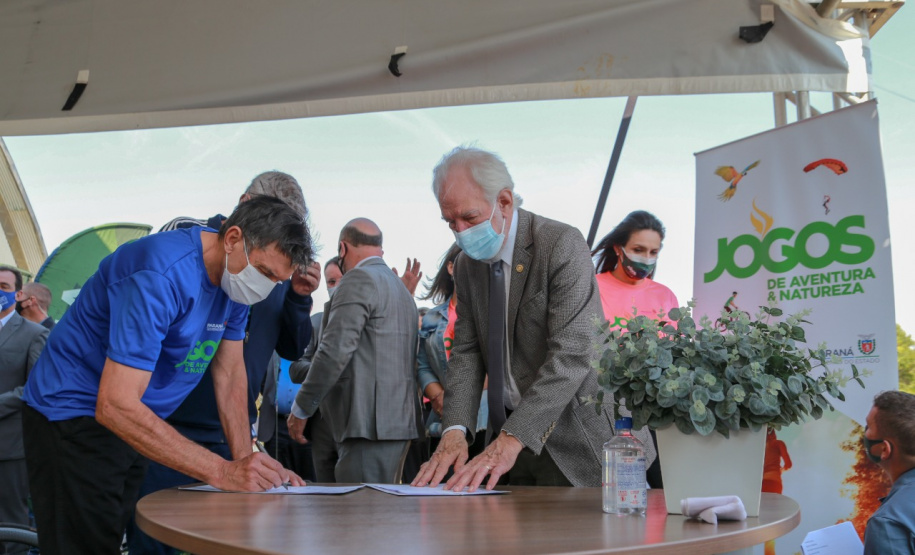 O Governo do Estado lança nesta terça-feira (10) o Programa Pedala Paraná. O vice-governador Darci Piana, a primeira-dama Luciana Saito Massa, o superintendente do Esporte, Helio Wirbiski, e o secretário de Estado da Saúde, Beto Preto, participam da cerimônia, que também reunirá ciclistas e a comunidade esportiva.Foto: Valdelino Pontes