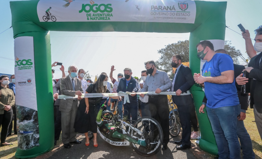 O Governo do Estado lança nesta terça-feira (10) o Programa Pedala Paraná. O vice-governador Darci Piana, a primeira-dama Luciana Saito Massa, o superintendente do Esporte, Helio Wirbiski, e o secretário de Estado da Saúde, Beto Preto, participam da cerimônia, que também reunirá ciclistas e a comunidade esportiva.Foto: Valdelino Pontes