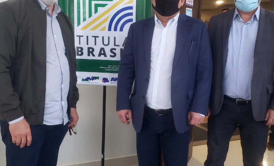 O Paraná está sediando a 1ª Oficina do Programa ?Titula Brasil?, etapa regional, que acontece na Associação dos Municípios do Oeste do Paraná (Amop), entre 10 e 12/08, em Cascavel. O evento conta com os apoios do Governo do Paraná, Associação dos Municípios do Paraná (AMP), AMOP e Federação da Agricultura no Estado do Paraná (Faep). - Curitiba, 10/08/2021  -  Foto: IAT